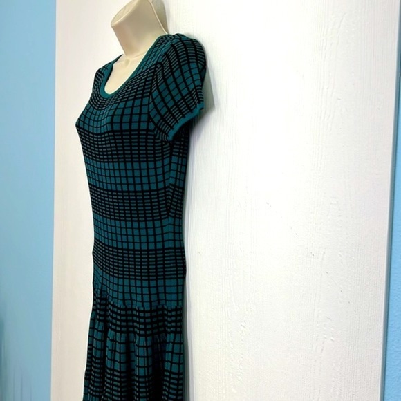 Romeo & Juliet Couture - NWT Emerald & Black Plaid Peplum Midi Dress Size Small - Picture 6 of 13